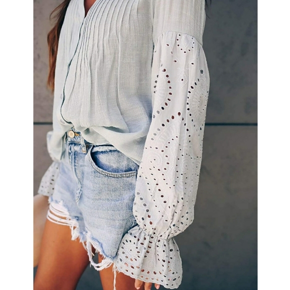 🎊HOST PICK🎊Flowy Bell Sleeve Button Down - Picture 5 of 6